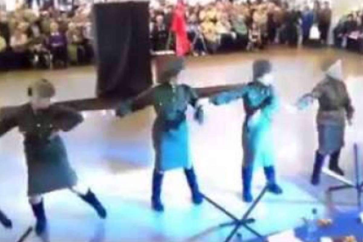 "Неизлечимый путинизм!": сеть рвет "фронтовой" танец российских пенсионерок