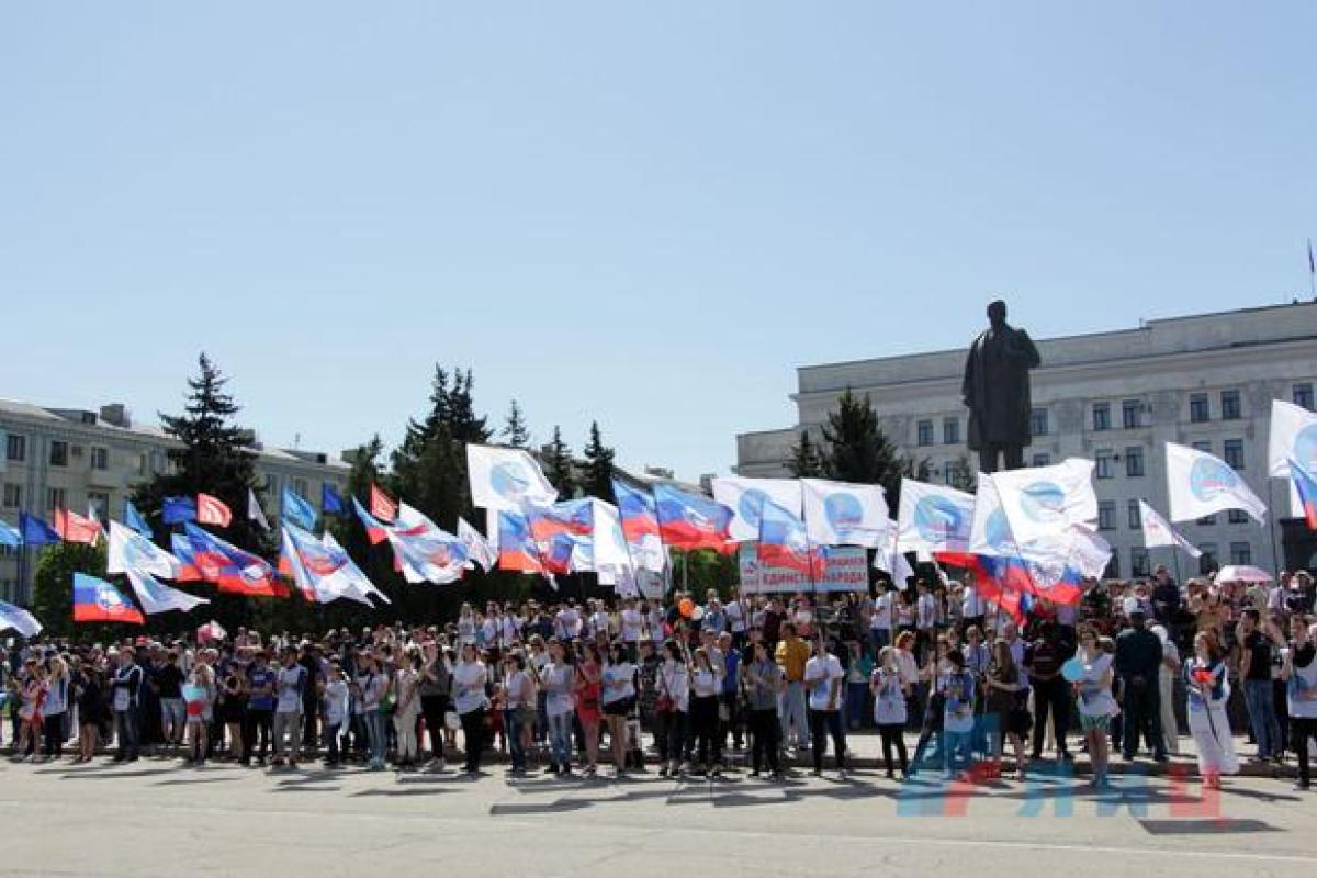 "Назад в СССР": В оккупированном Луганске провели первомайскую демонстрацию "Назад в СССР": В оккупированном Луганске провели первомайскую демонстрацию