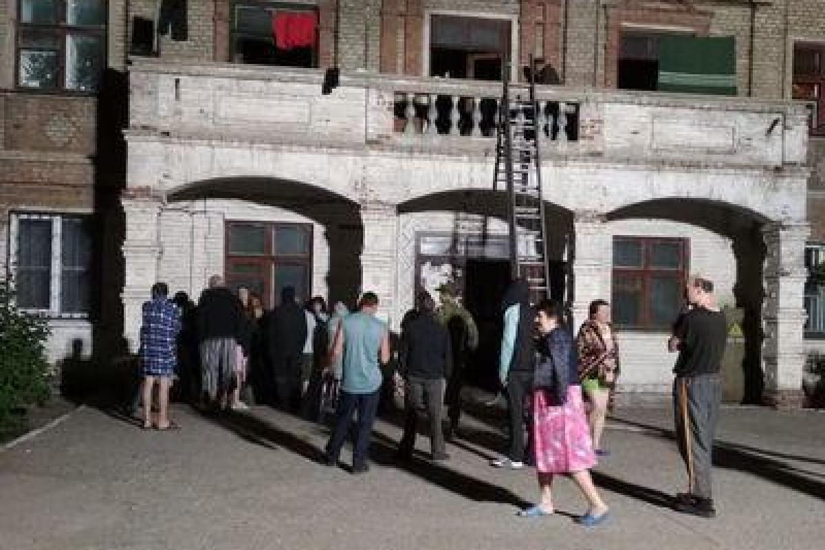 В Северодонецке ночью горело общежитие: после ликвидации пожара был обнаружен погибший В Северодонецке ночью горело общежитие: после ликвидации пожара был обнаружен погибший