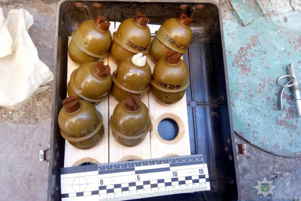 Житель Николаева для самообороны собрал арсенал боеприпасов, готовясь к боевым действиям