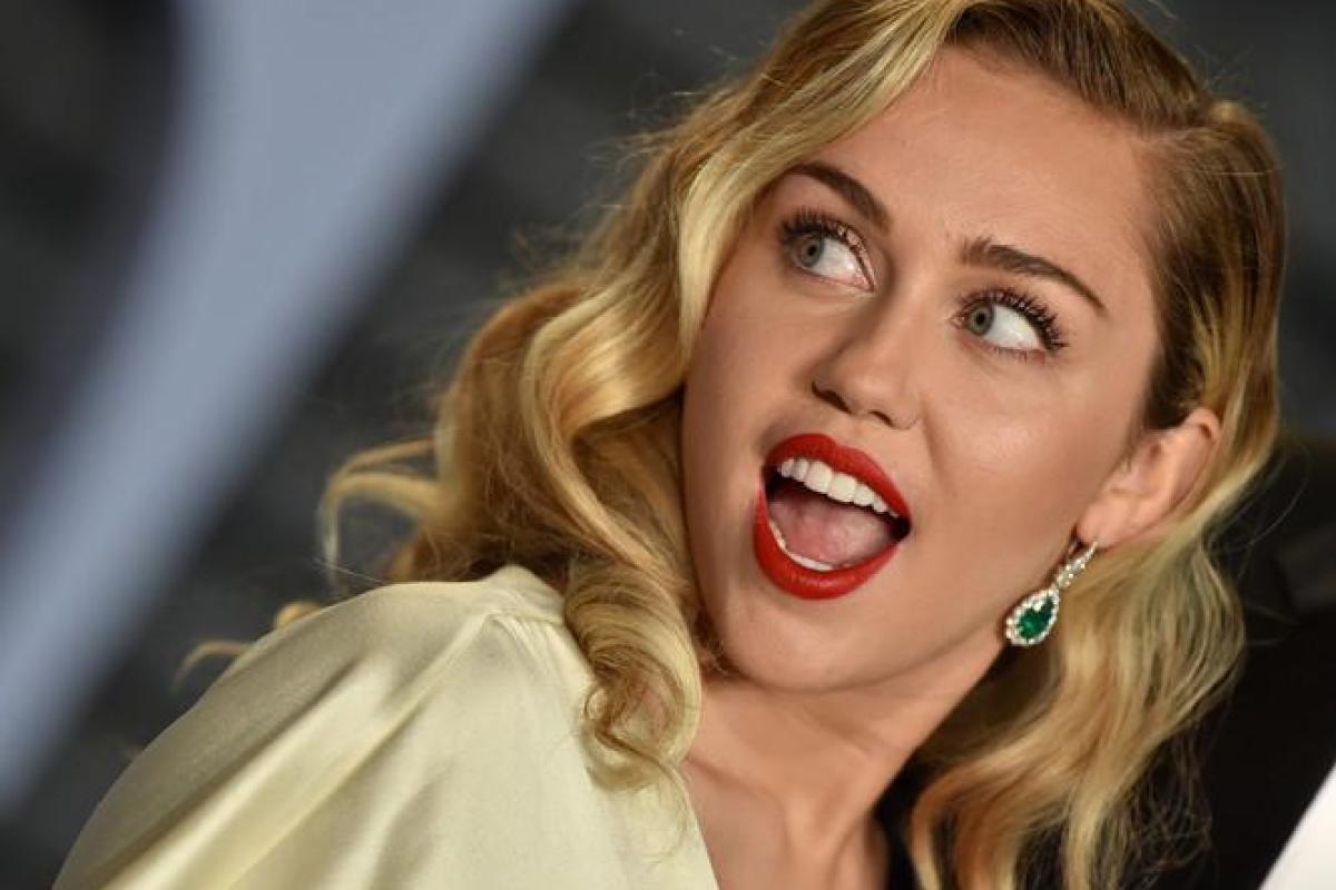 В сеть попали снимки с тайной свадьбы Майли Сайрус и Лиама Хемсворта В сеть попали снимки с тайной свадьбы Майли Сайрус и Лиама Хемсворта