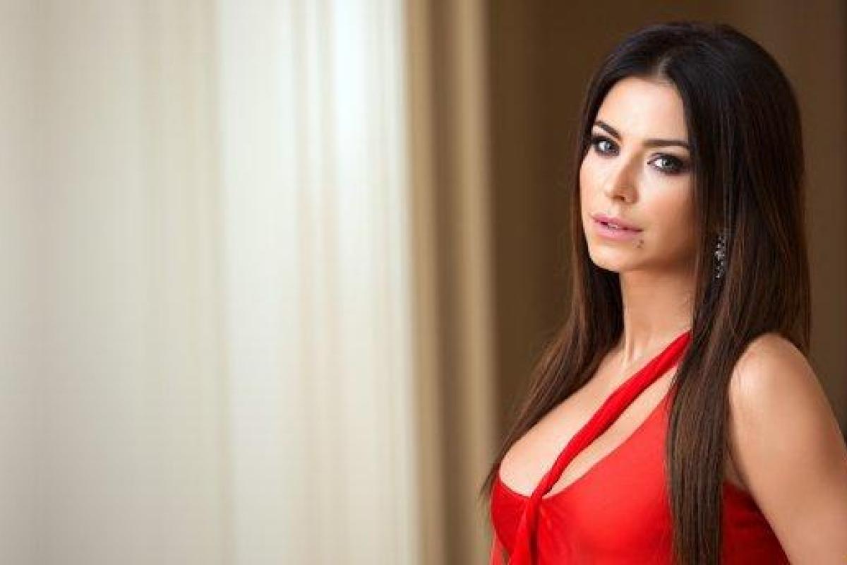 "Выглядишь как куртизанка": Поклонники раскритиковали откровенный образ Ани Лорак "Выглядишь как куртизанка": Поклонники раскритиковали откровенный образ Ани Лорак