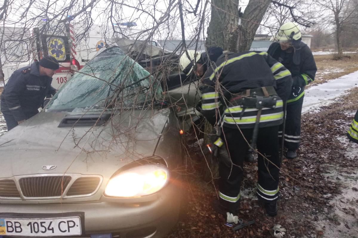 ДТП в Северодонецке: пострадавшего водителя из разбитого авто освобождали спасатели ДТП в Северодонецке: пострадавшего водителя из разбитого авто освобождали спасатели