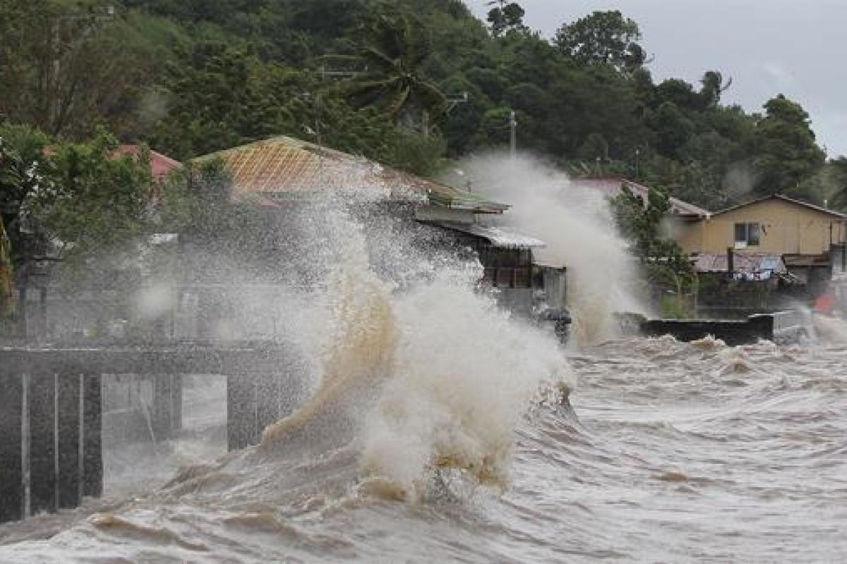 На Филиппинах бушует шторм: число погибших продолжает расти