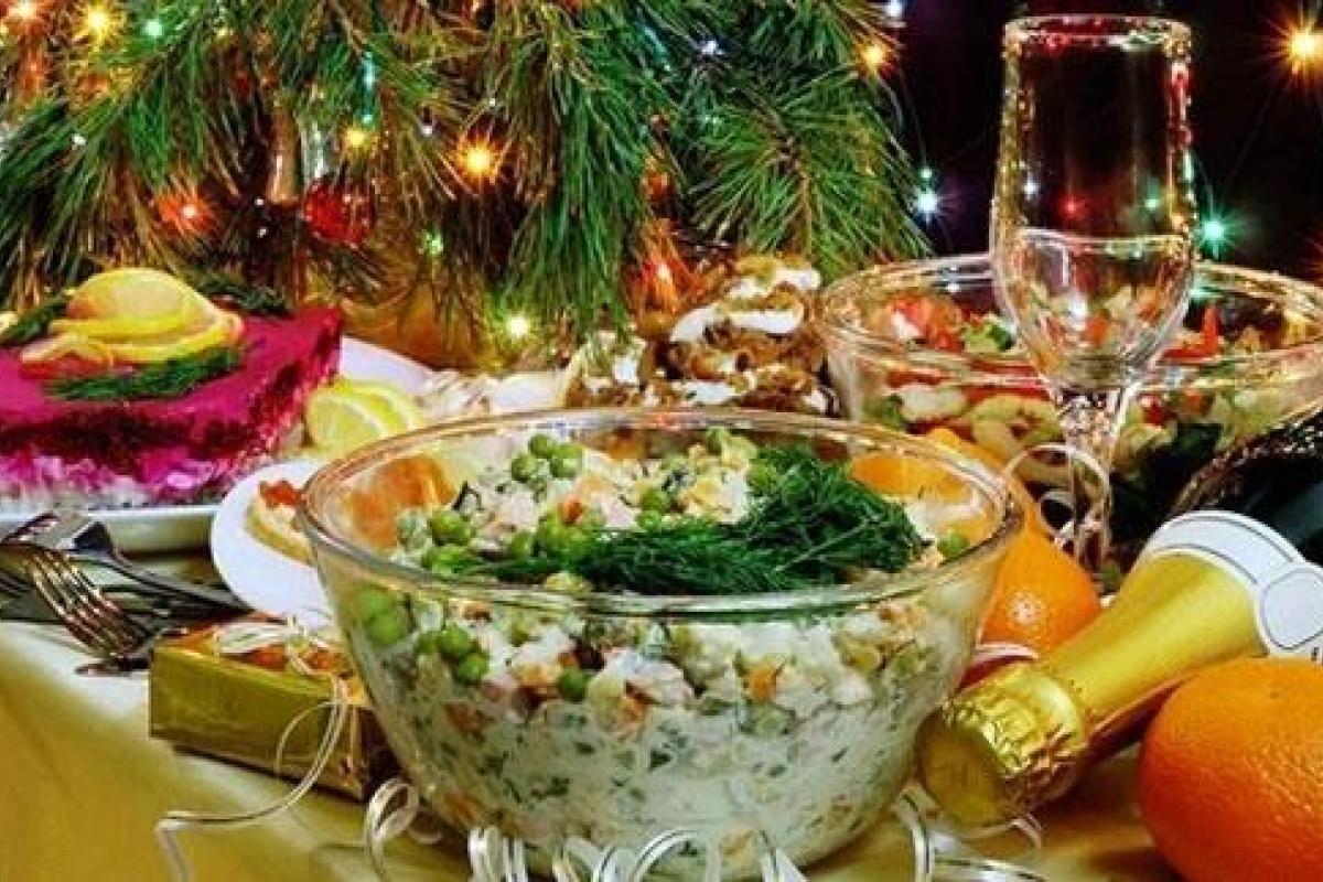 В Украине существенно выросла стоимость новогоднего стола В Украине существенно выросла стоимость новогоднего стола