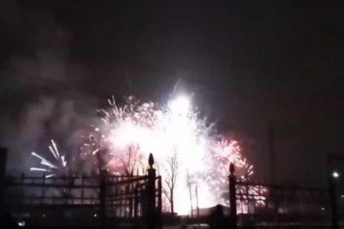 В российском Санкт-Петербурге произошел пожар на складе пиротехники