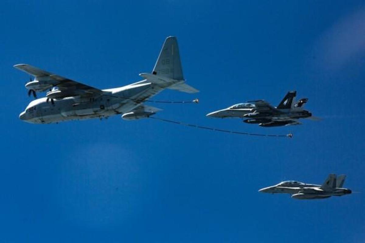 Самолеты ВМС США столкнулись у берегов Японии: удалось спасти одного пилота Самолеты ВМС США столкнулись у берегов Японии: удалось спасти одного пилота