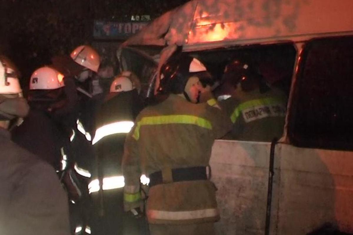 В Луганске столкнулись два микроавтобуса, есть пострадавшие В Луганске столкнулись два микроавтобуса, есть пострадавшие