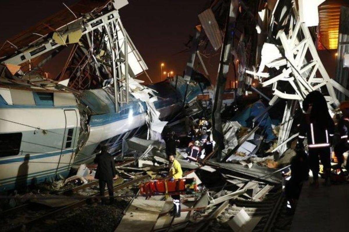 Железнодорожная авария в Турции: погибло 4 человека, много раненых