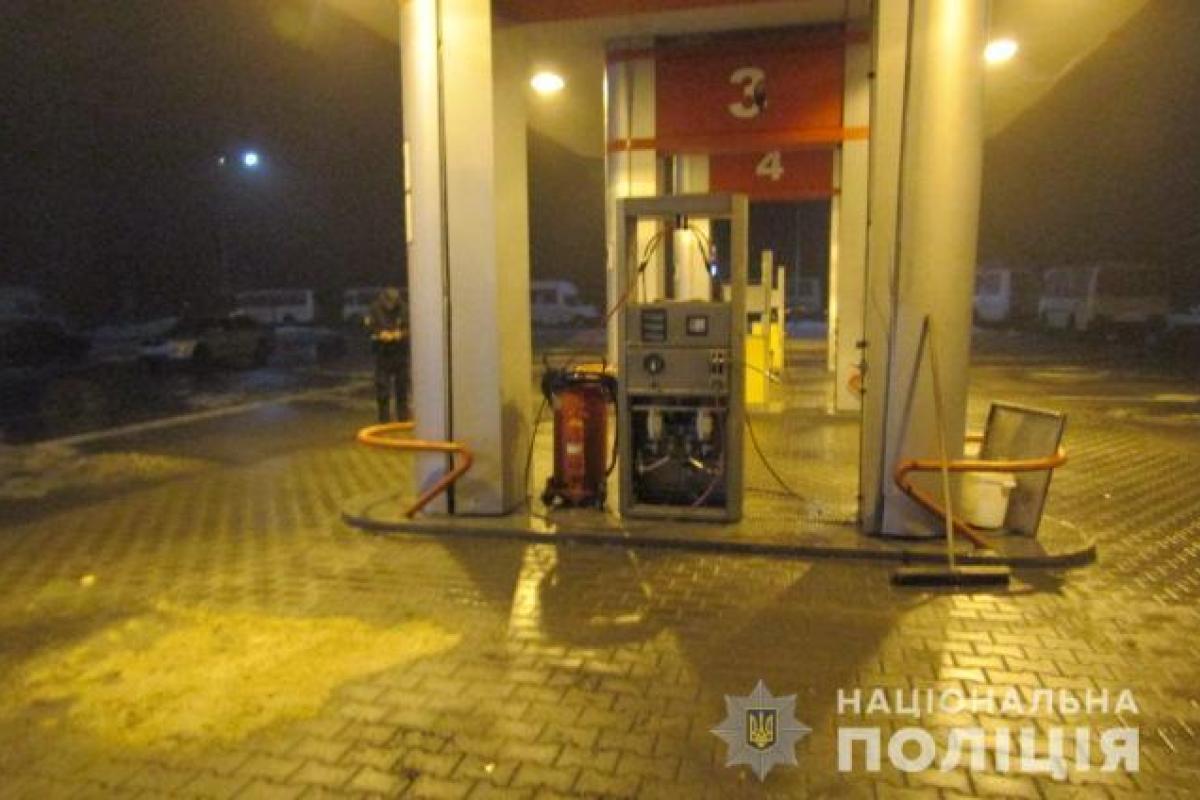 В Киевской области прогремел взрыв на АЗС, пострадал один человек В Киевской области прогремел взрыв на АЗС, пострадал один человек