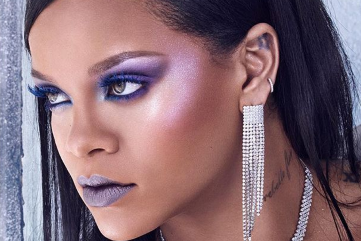 Певица Рианна порадовала поклонников пикантными снимками