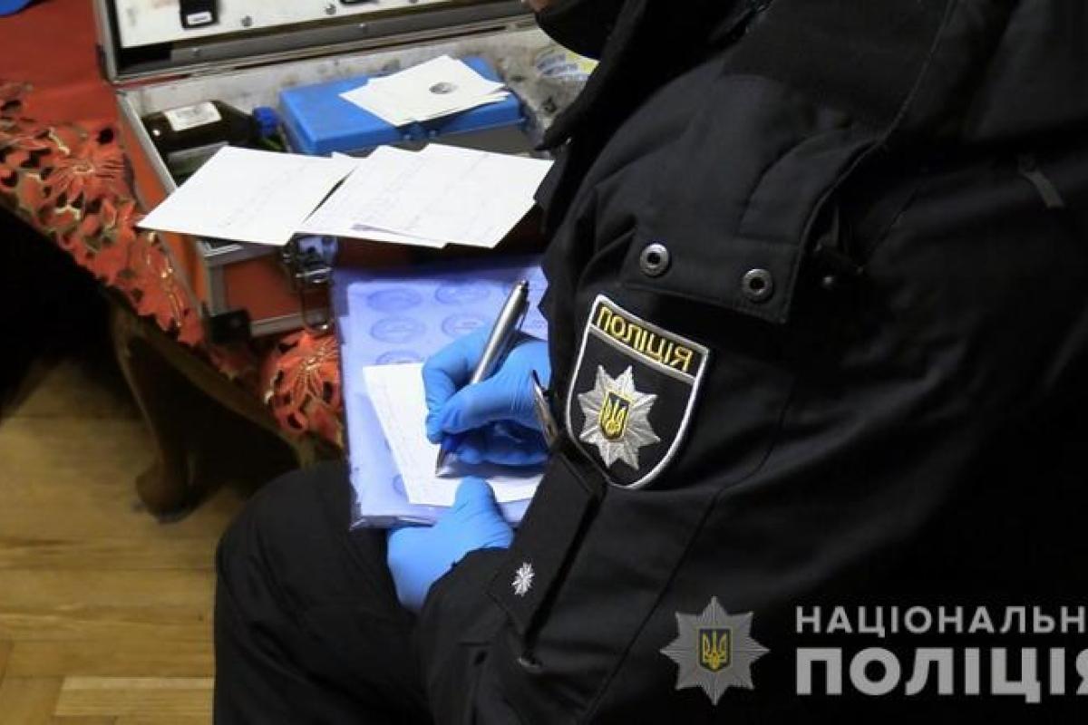 В Киеве мужчина убил двух женщин и выбросился из окна многоэтажки В Киеве мужчина убил двух женщин и выбросился из окна многоэтажки