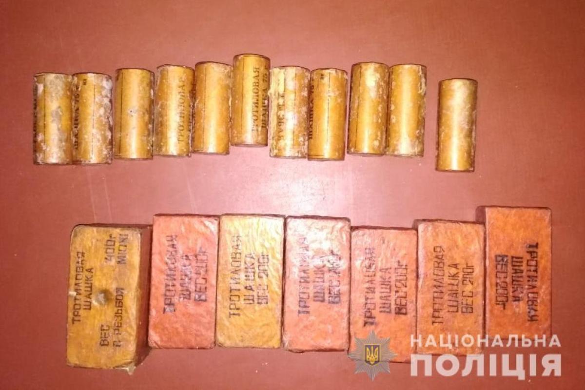 В Днепропетровской области за хранение оружия и боеприпасов задержан студент колледжа В Днепропетровской области за хранение оружия и боеприпасов задержан студент колледжа