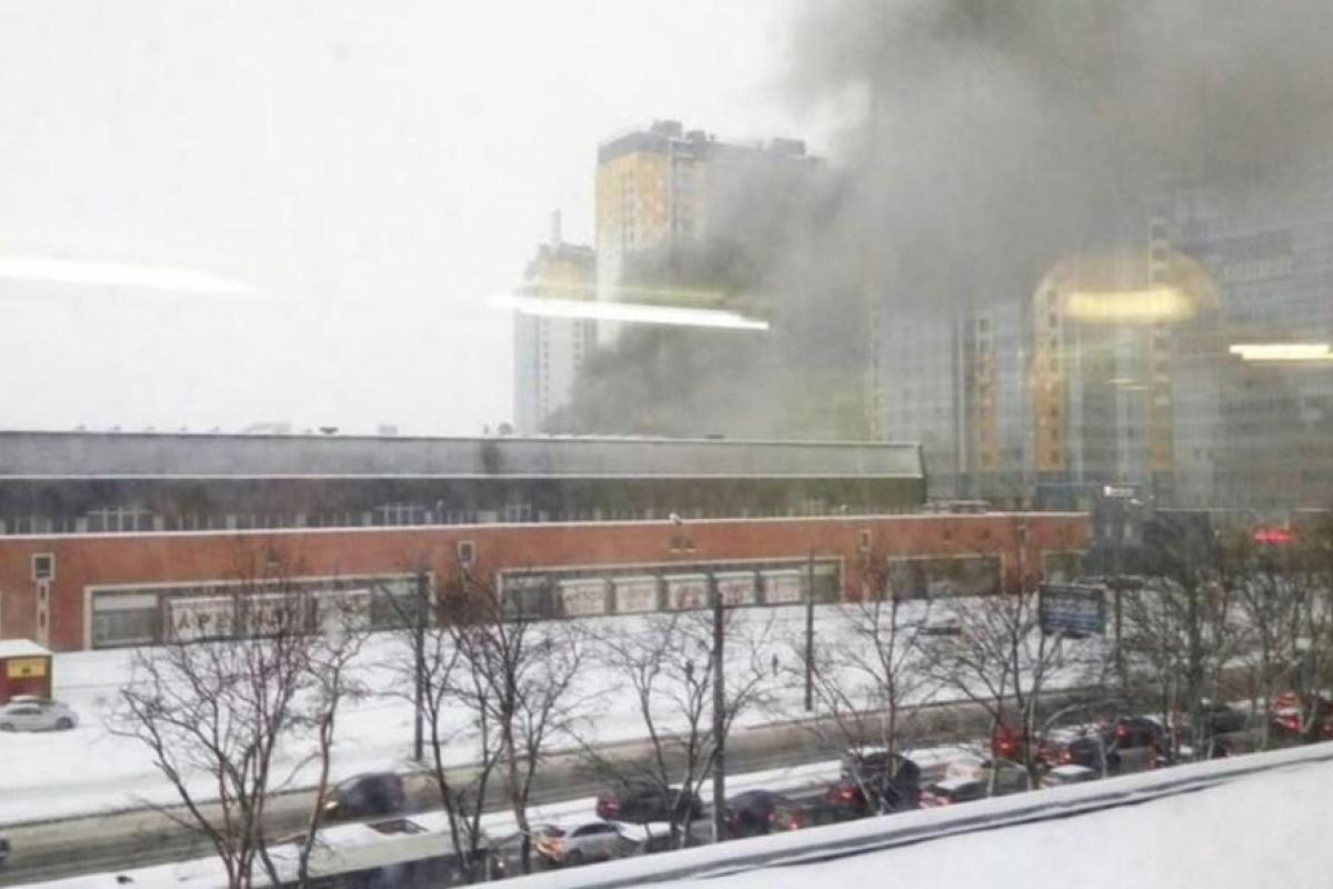 В российском Питере пылает здание газетного комплекса: есть жертвы В российском Питере пылает здание газетного комплекса: есть жертвы