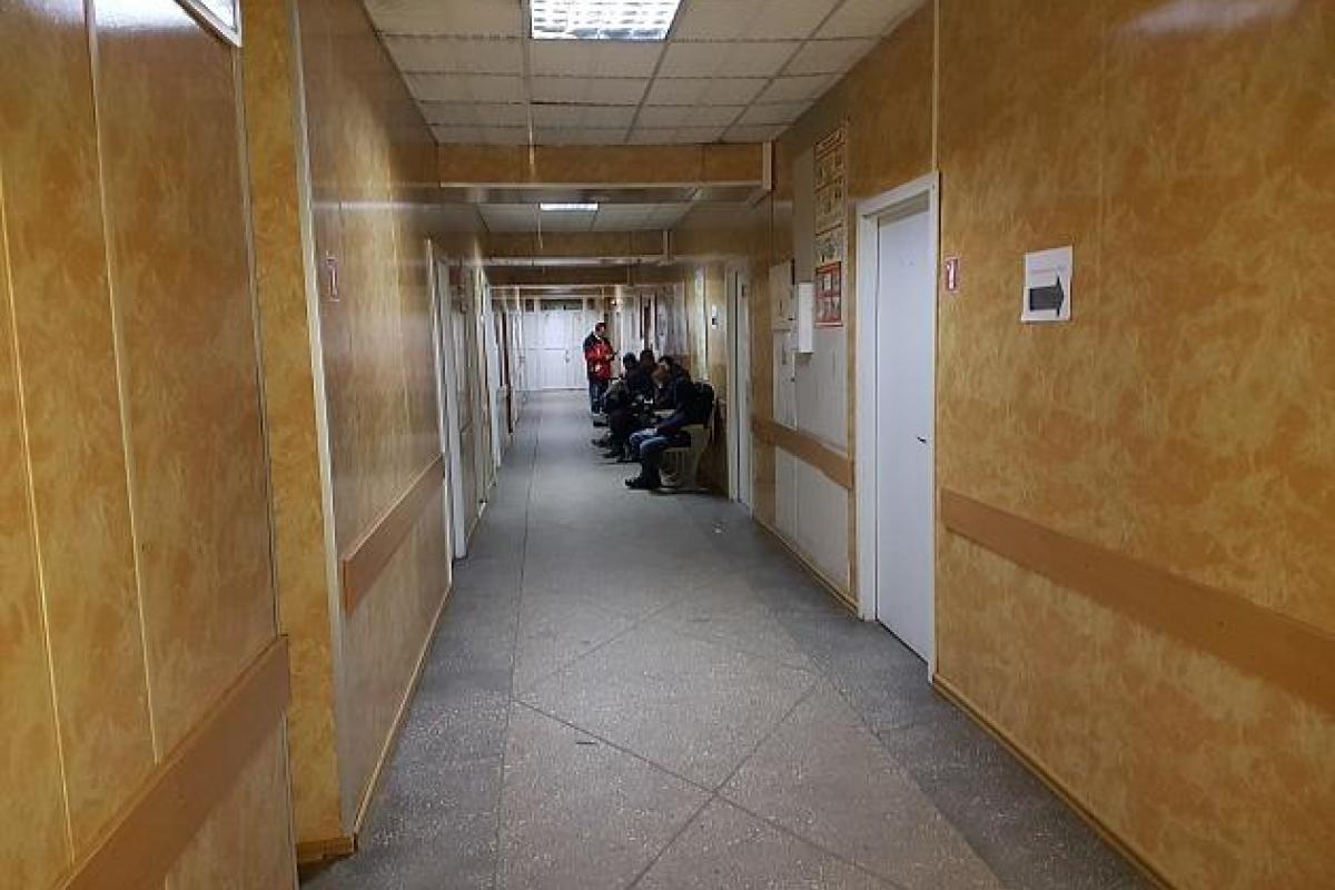 В Бердянске наркоманы открыли стрельбу в больнице: ранен охранник В Бердянске наркоманы открыли стрельбу в больнице: ранен охранник