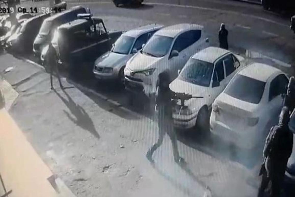 Убийство в Николаеве: В сеть попали кадры жестокой расправы, снятые камерами наблюдения Убийство в Николаеве: В сеть попали кадры жестокой расправы, снятые камерами наблюдения