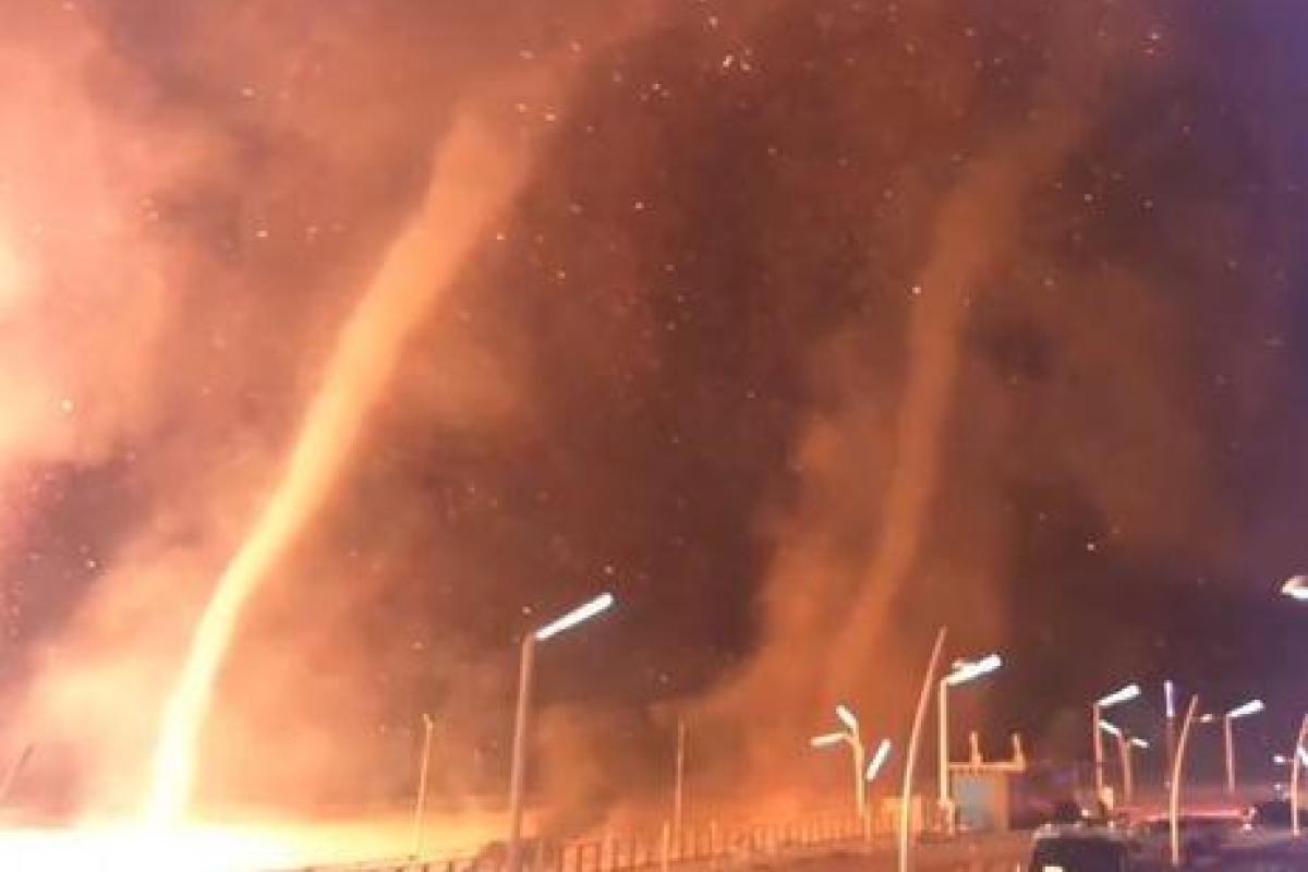 Огненные торнадо и пепелище: В Нидерландах празднование Нового года закончилось сильными пожарами Огненные торнадо и пепелище: В Нидерландах празднование Нового года закончилось сильными пожарами