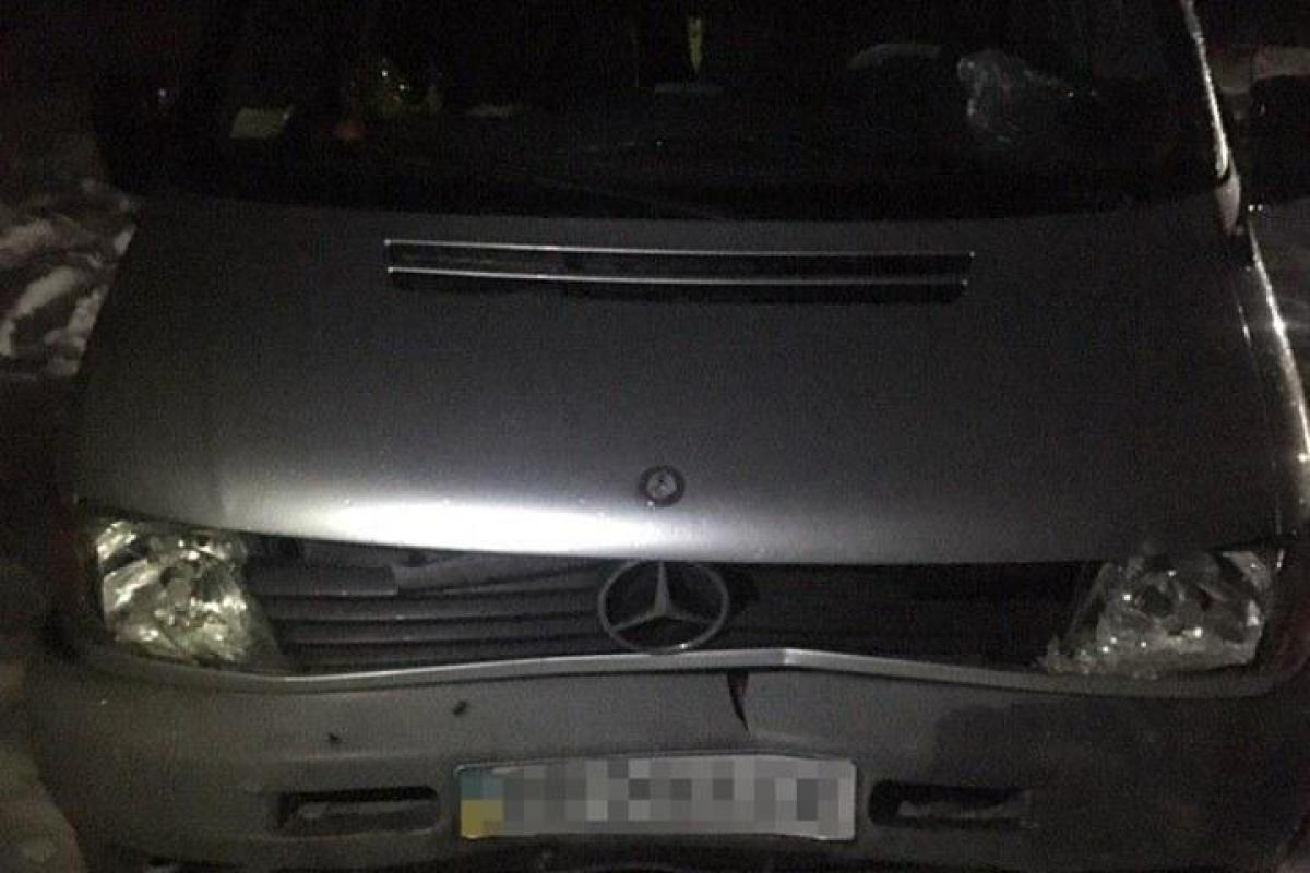 В Северодонецке Mercedes помял Renault и скрылся с места ДТП: убежать от полиции не удалось В Северодонецке Mercedes помял Renault и скрылся с места ДТП: убежать от полиции не удалось