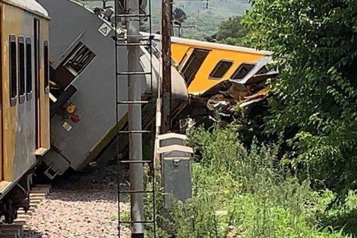 В столице ЮАР столкнулись два поезда: погибло 4 человека, более 600 пострадавших