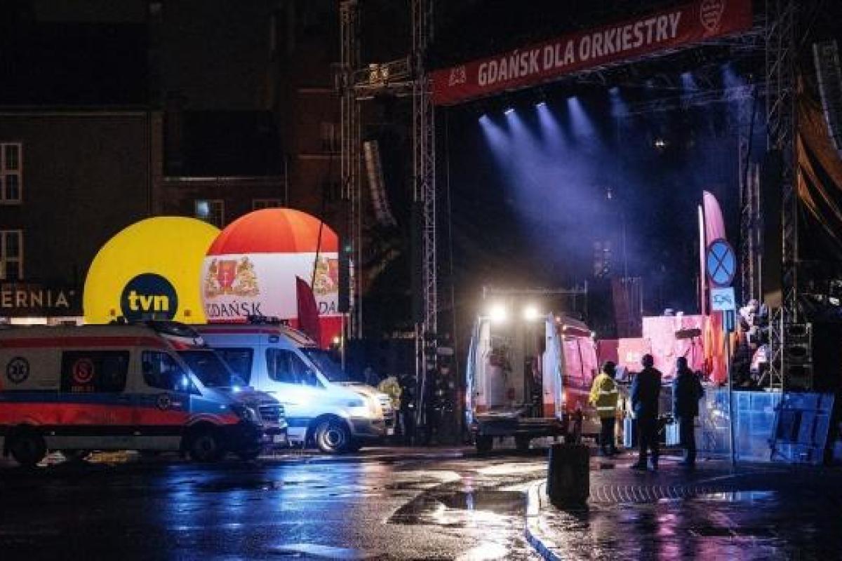 Нападение на мэра Гданьска: Адамовича прооперировали, состояние политика крайне тяжелое Нападение на мэра Гданьска: Адамовича прооперировали, состояние политика крайне тяжелое
