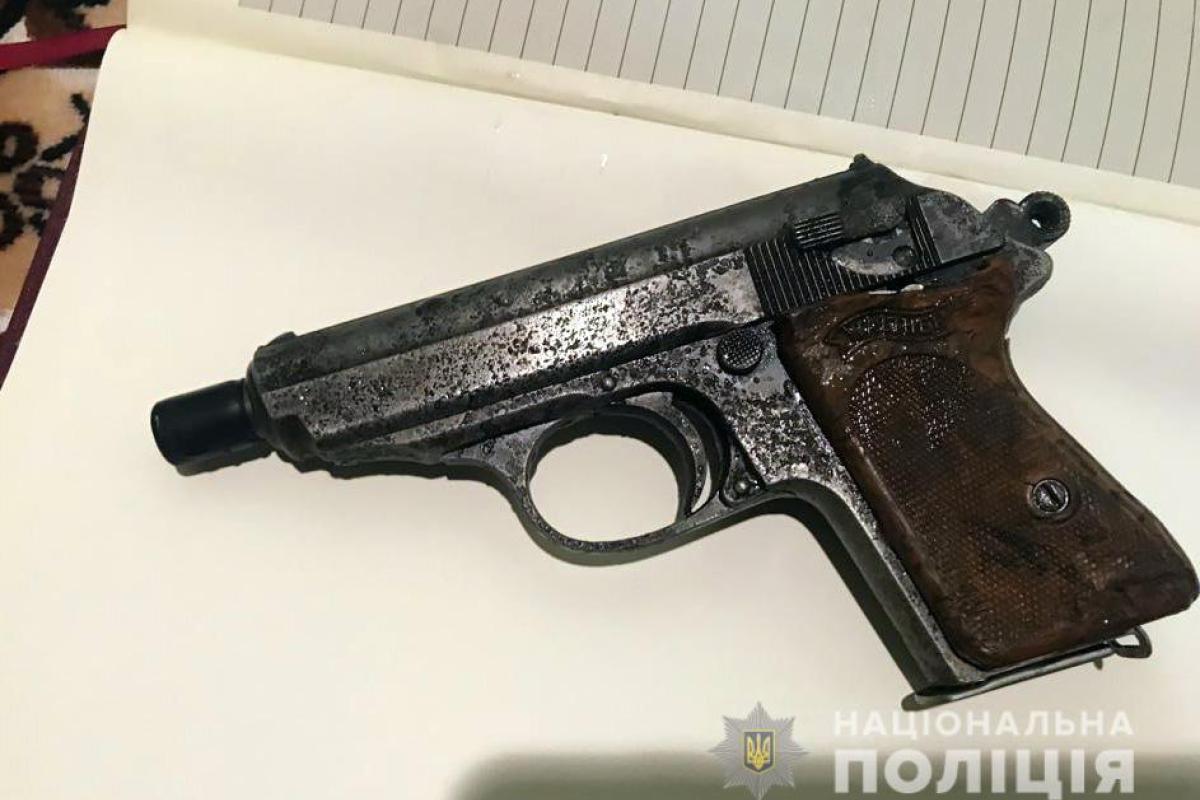 В Черкасской области участковый при задержании ранил вооруженного преступника В Черкасской области участковый при задержании ранил вооруженного преступника