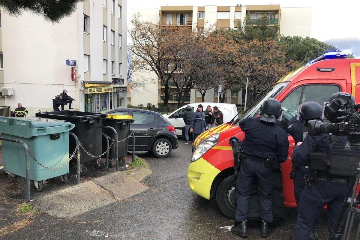 На Корсике 70-летний мужчина расстрелял людей: 1 человек погиб, 6 - ранены