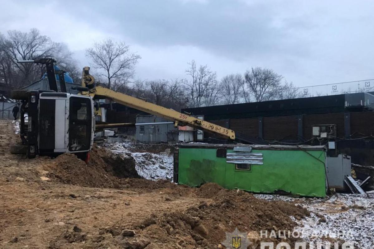 Трагедия в Одессе: на пляже "Ланжерон" рухнувший кран убил рабочего Трагедия в Одессе: на пляже "Ланжерон" рухнувший кран убил рабочего