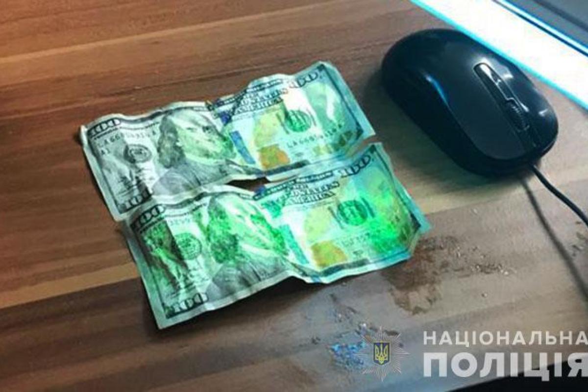 На Закарпатье пойманный "на горячем" пограничник-взяточник пытался съесть деньги На Закарпатье пойманный "на горячем" пограничник-взяточник пытался съесть деньги
