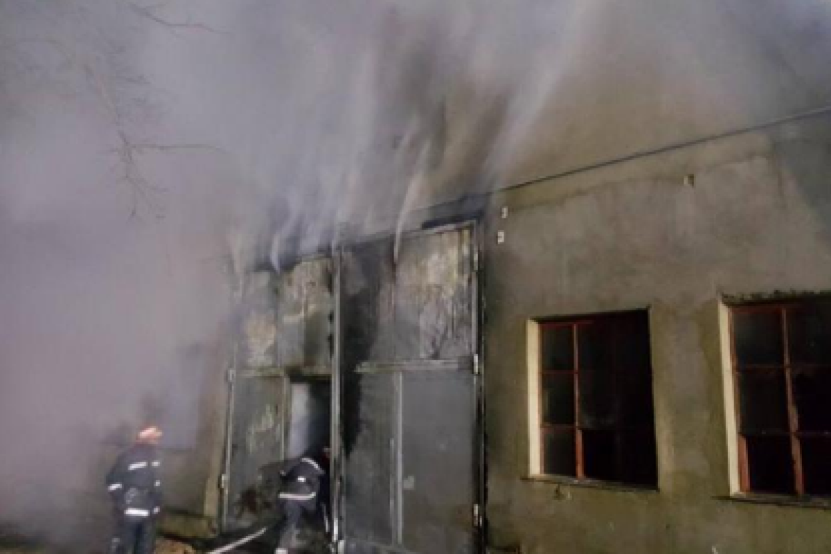 В Одесской области во время пожара в цехе по оборке древесины погиб мужчина