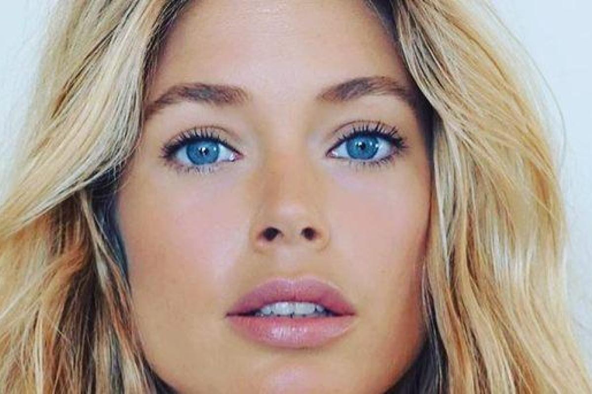 Супермодель Даутцен Крез полностью обнажилась для черно-белой фотосессии