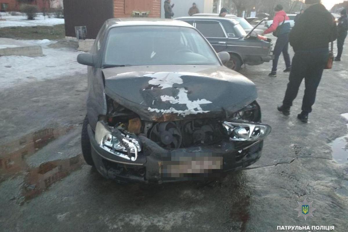 ДТП в Северодонецке: автомобиль Opel Omega крепко "поцеловал" сразу три припаркованных авто ДТП в Северодонецке: автомобиль Opel Omega крепко "поцеловал" сразу три припаркованных авто