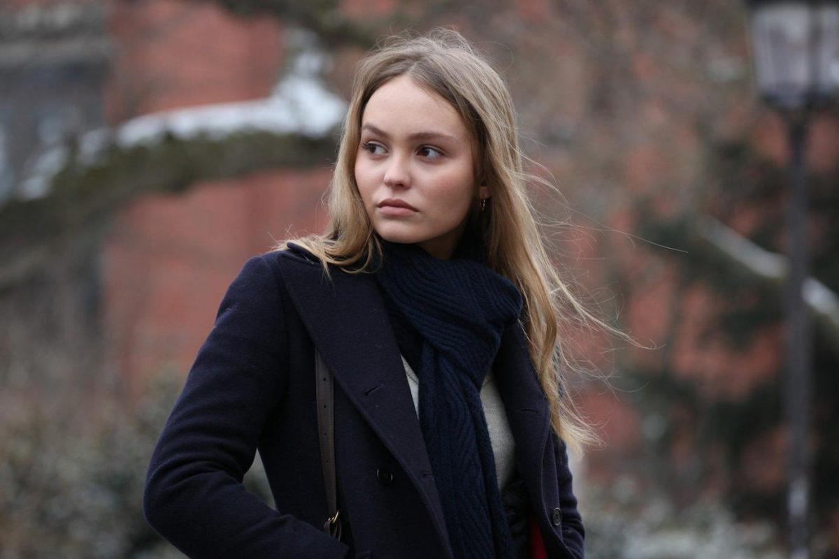 В сети опубликован трейлер фильма "Честный человек", в котором снялась дочь Джонни Деппа В сети опубликован трейлер фильма "Честный человек", в котором снялась дочь Джонни Деппа