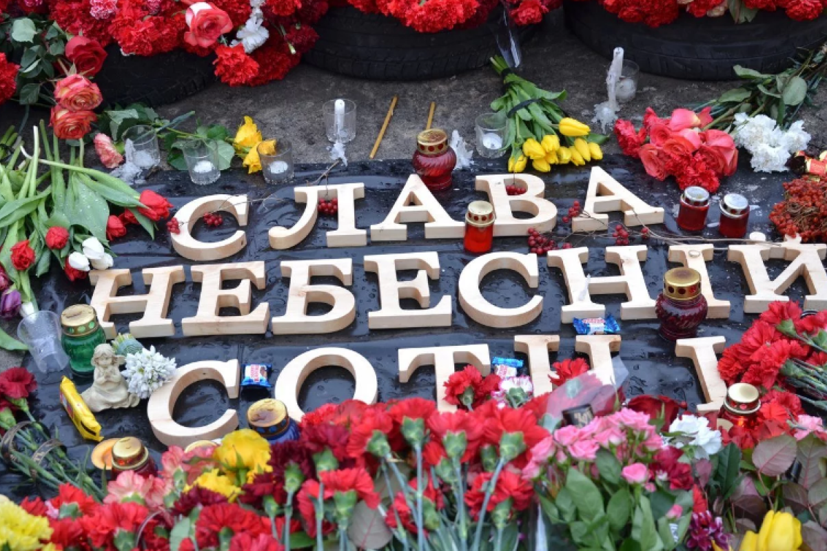 Годовщина расстрелов на Майдане: в Украине чтят память Героев Небесной сотни Годовщина расстрелов на Майдане: в Украине чтят память Героев Небесной сотни