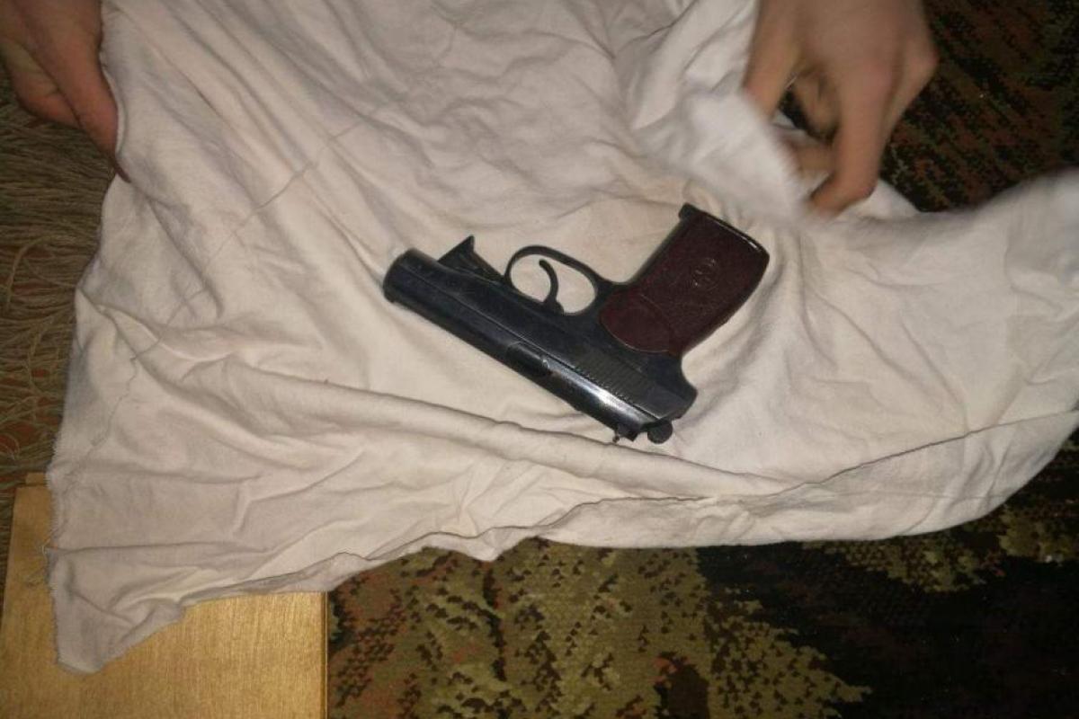 На Донбассе задержаны члены банды, промышлявшей разбойными нападениями на валютчиков На Донбассе задержаны члены банды, промышлявшей разбойными нападениями на валютчиков