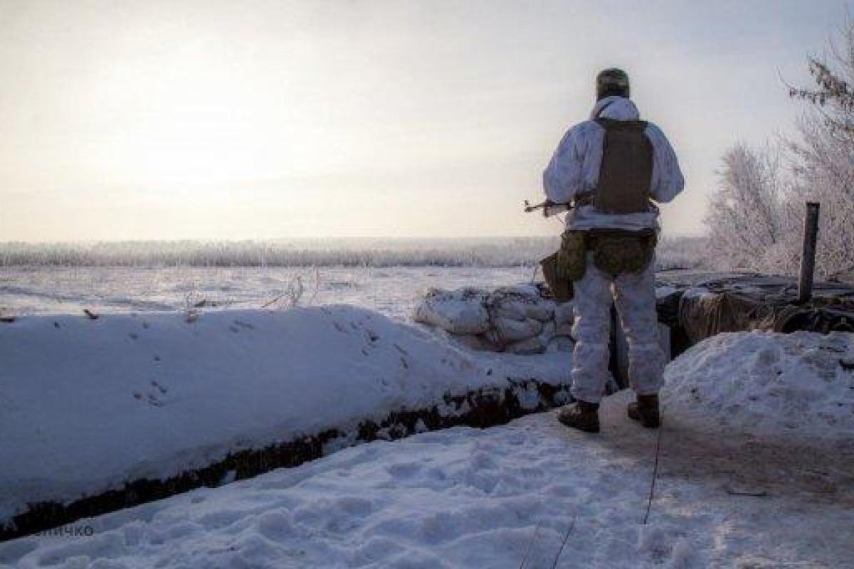 Война на Донбассе: 12 обстрелов, ранено 3 бойца ВСУ, боевики били из артиллерии по мирным людям Война на Донбассе: 12 обстрелов, ранено 3 бойца ВСУ, боевики били из артиллерии по мирным людям