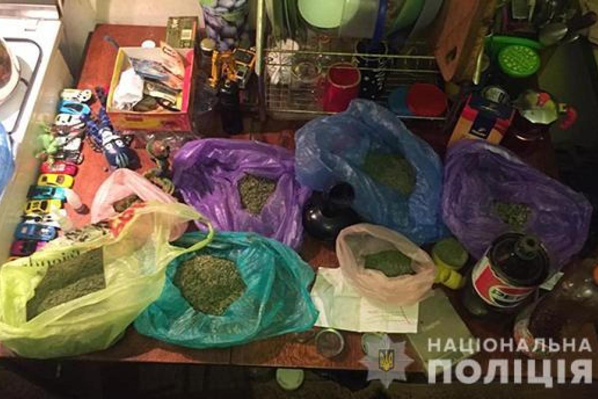 В Харькове задержаны наркоторговцы: в состав группы входил сотрудник полиции В Харькове задержаны наркоторговцы: в состав группы входил сотрудник полиции
