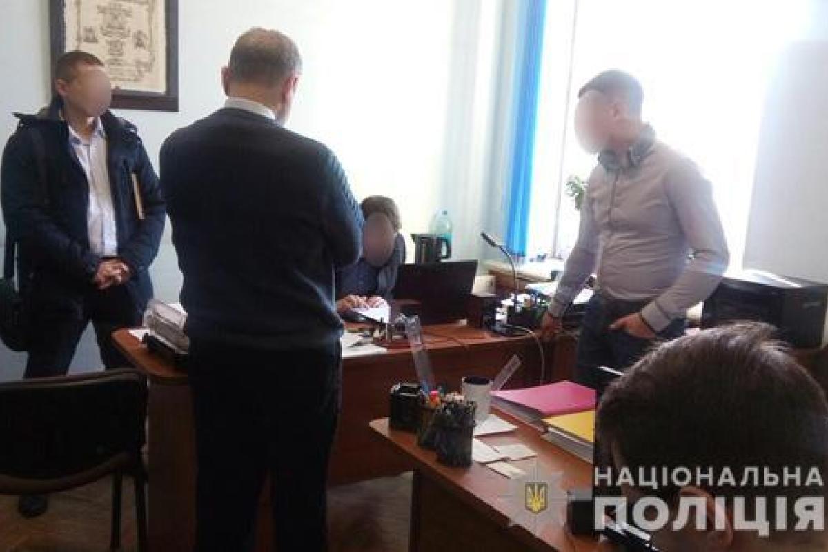 В Николаевском горсовете продолжаются обыски: чиновников подозревают в хищениях и растрате В Николаевском горсовете продолжаются обыски: чиновников подозревают в хищениях и растрате