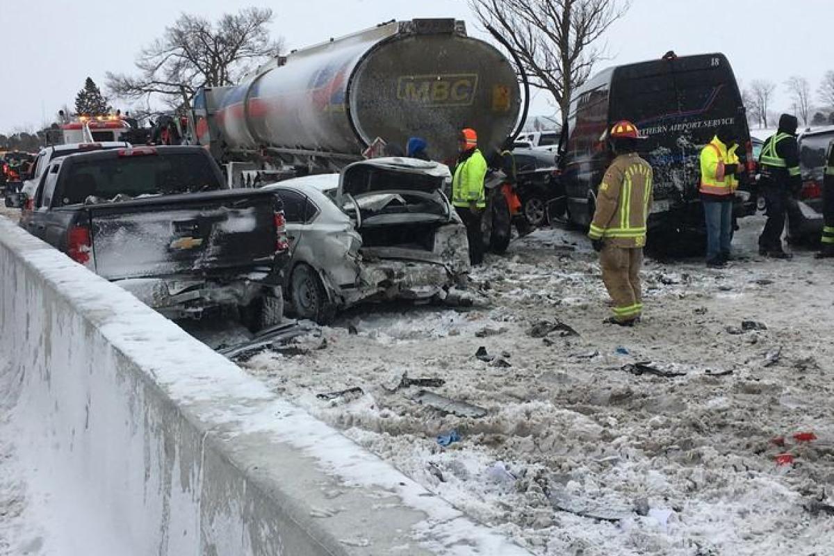 Масштабное ДТП в Канаде: из-за непогоды столкнулись 70 автомобилей
