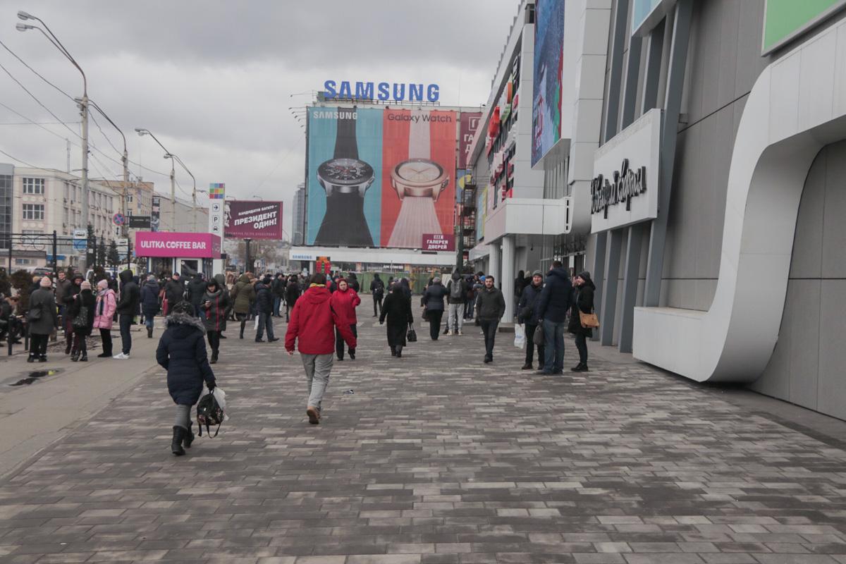 В Киеве правоохранители ищут взрывчатку в торговом центре "Городок" В Киеве правоохранители ищут взрывчатку в торговом центре "Городок"