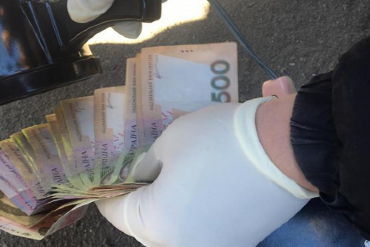 В Виннице на взятке попался сотрудник патрульной полиции