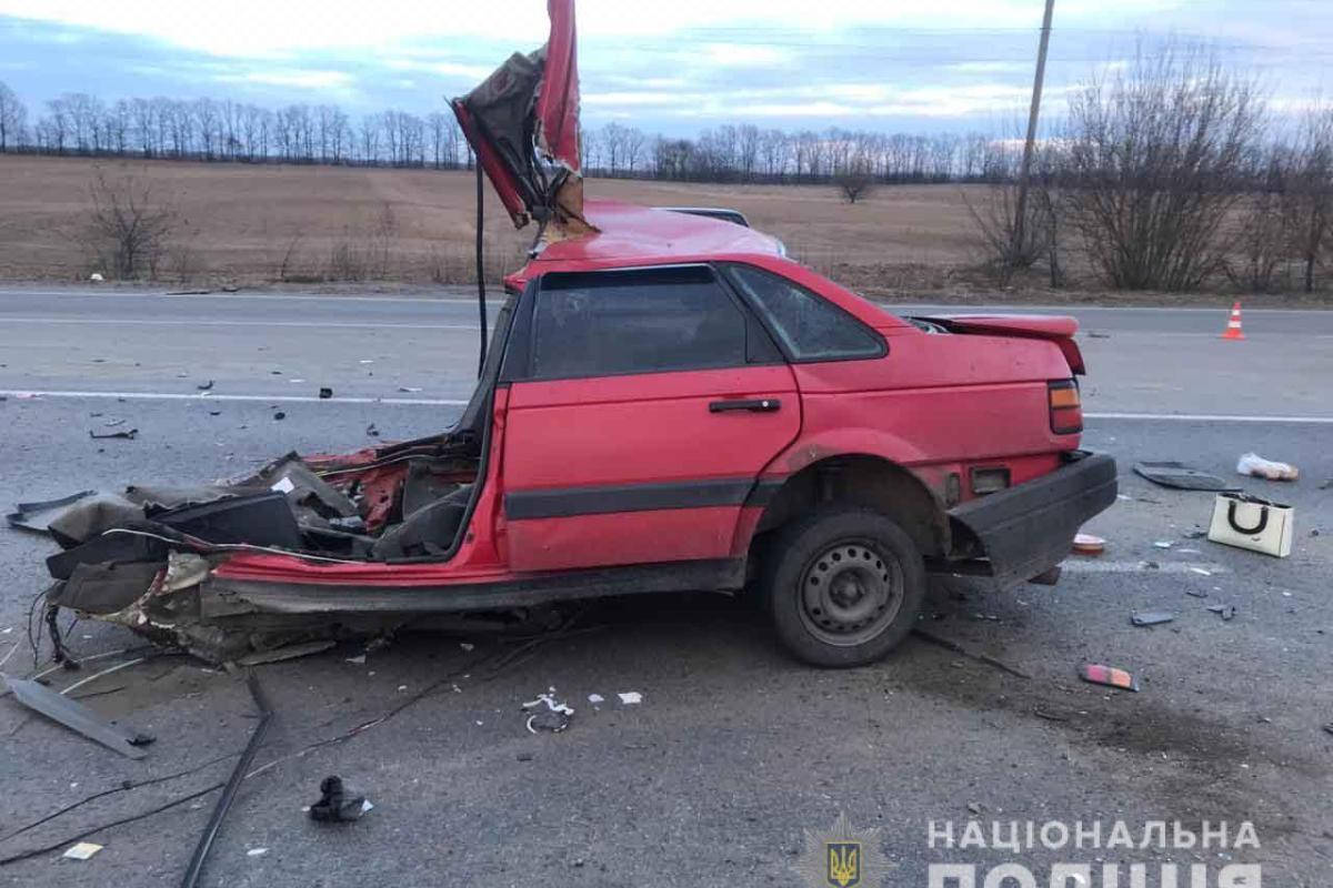 Смертельное ДТП в Винницкой области: Volkswagen разорвало пополам, погибло 2 человека Смертельное ДТП в Винницкой области: Volkswagen разорвало пополам, погибло 2 человека