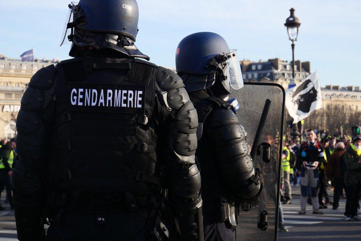 Протесты "желтых жилетов": В Париже задержаны десятки участников движения Протесты "желтых жилетов": В Париже задержаны десятки участников движения