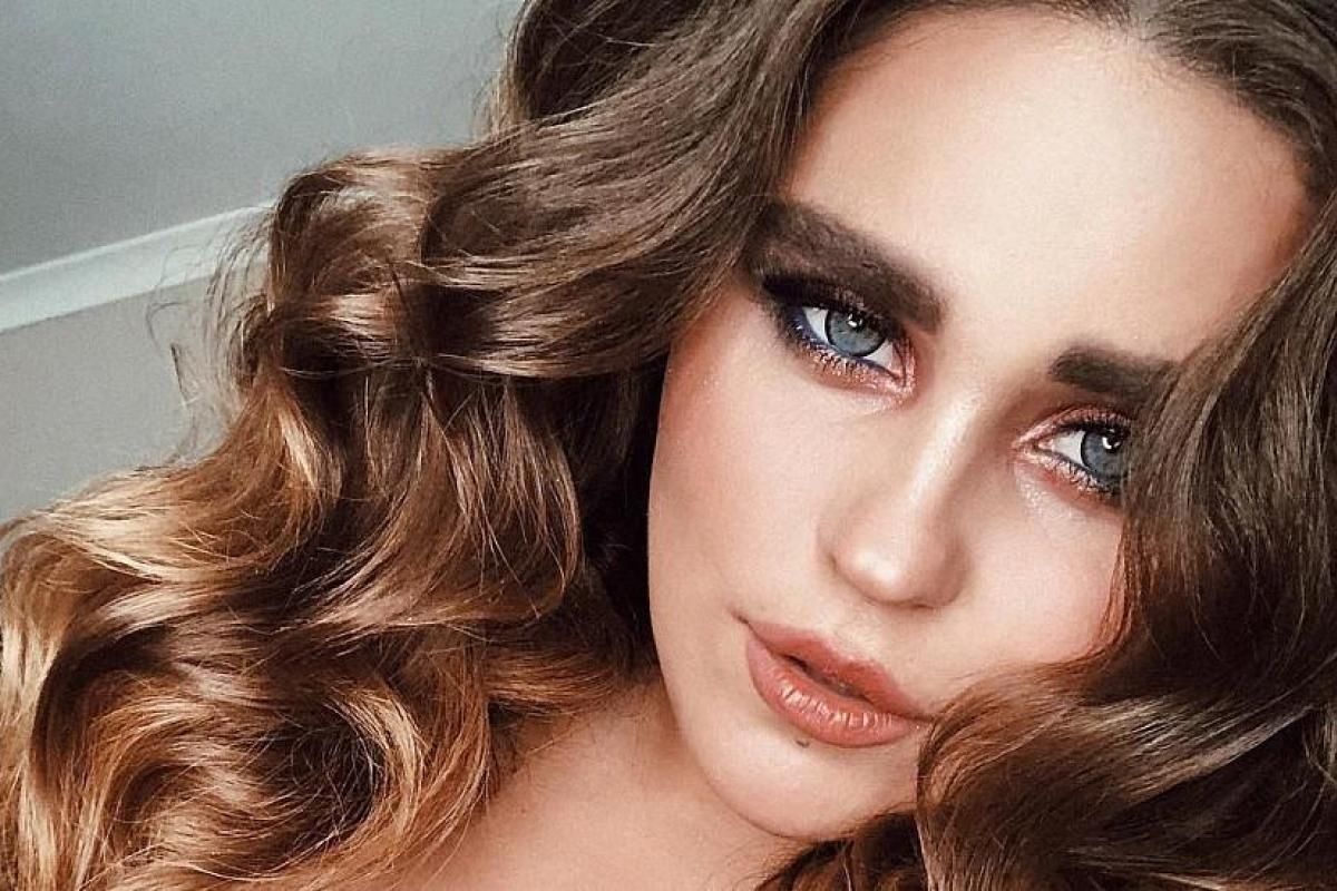 Естественная красота: Солистка группы KAZKA очаровала поклонников лицом без макияжа Естественная красота: Солистка группы KAZKA очаровала поклонников лицом без макияжа