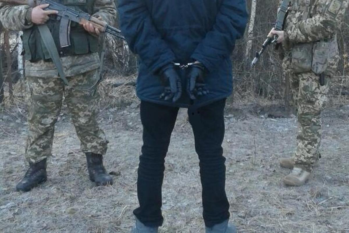 Украинские пограничники задержали двух иностранцев, разыскиваемых по каналам Интерпола Украинские пограничники задержали двух иностранцев, разыскиваемых по каналам Интерпола