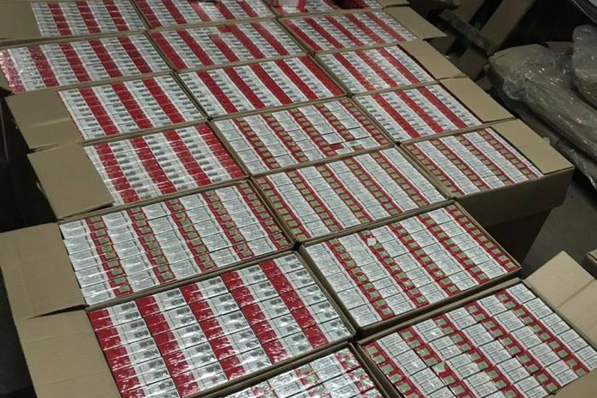 СБУ "накрыла" контрабандистов, переправлявших из "ДНР" контрафактные сигареты СБУ "накрыла" контрабандистов, переправлявших из "ДНР" контрафактные сигареты