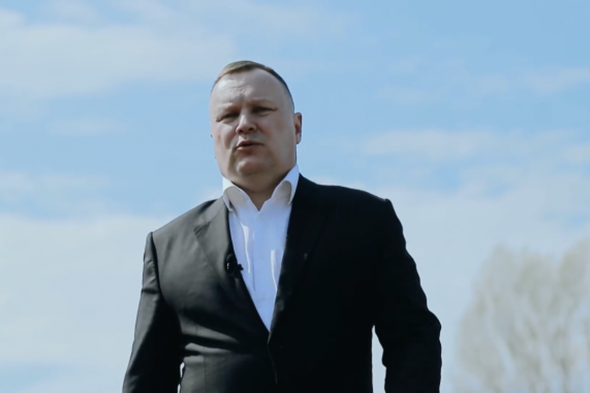 "Вы устроили грязное шоу. Спускайтесь на землю. Оба": Одессит обратился к Зеленскому и Порошенко "Вы устроили грязное шоу. Спускайтесь на землю. Оба": Одессит обратился к Зеленскому и Порошенко