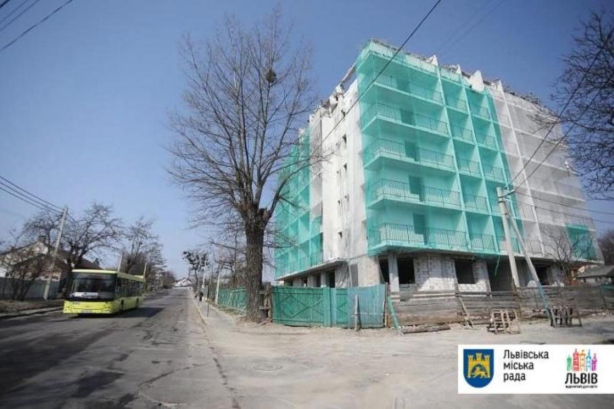 Во Львове снесли многоэтажку, построенную с нарушениями Во Львове снесли многоэтажку, построенную с нарушениями