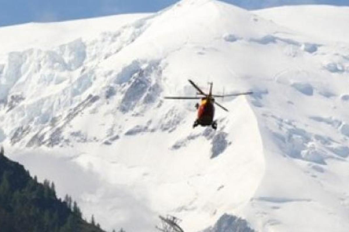 В Канаде снежная лавина накрыла известных альпинистов: поиски продолжаются