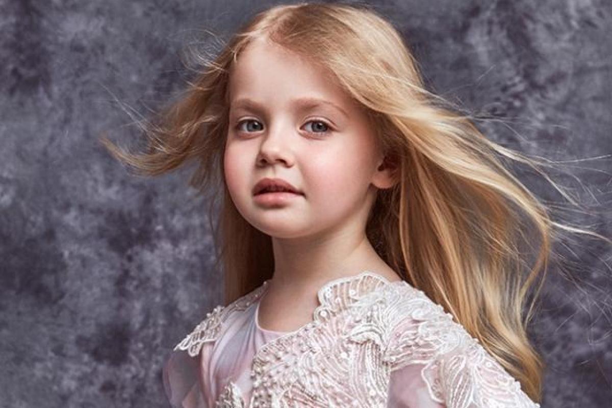 "Ничего себе Лизавета рулит!": Водительские навыки дочери Пугачевой и Галкина взорвали сеть "Ничего себе Лизавета рулит!": Водительские навыки дочери Пугачевой и Галкина взорвали сеть