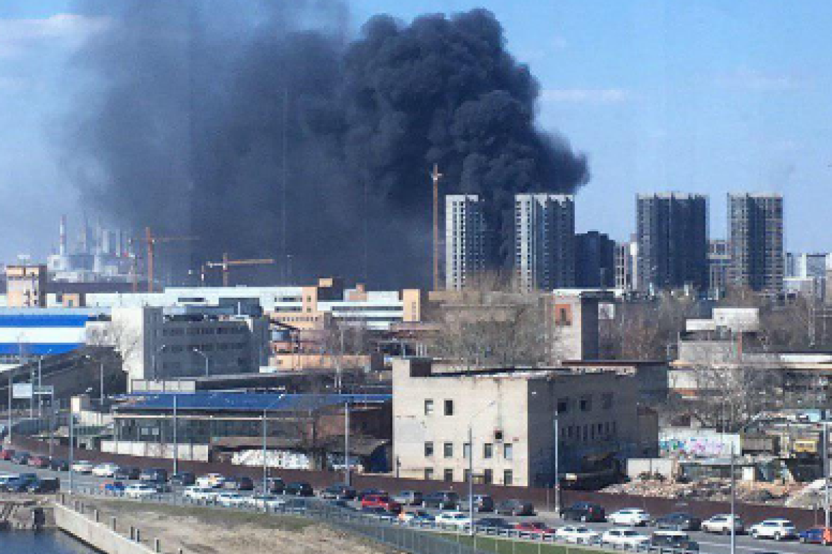 В российской столице горит жилищный комплекс бизнес-класса "ЗИЛАРТ" В российской столице горит жилищный комплекс бизнес-класса "ЗИЛАРТ"